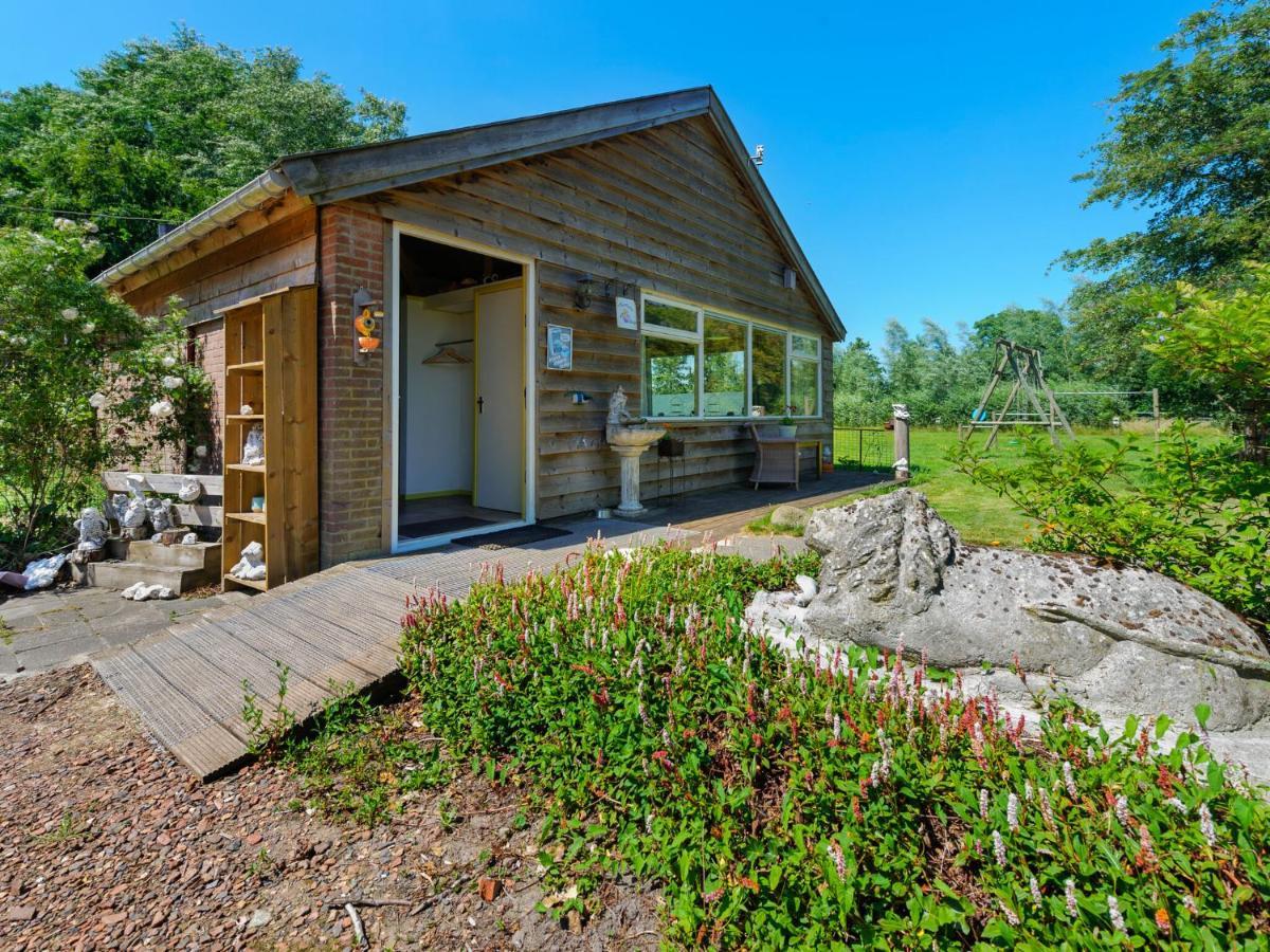 Enticing Holiday Home In Eastermar Near Burgumer Mar Lake Hoogzand Esterno foto